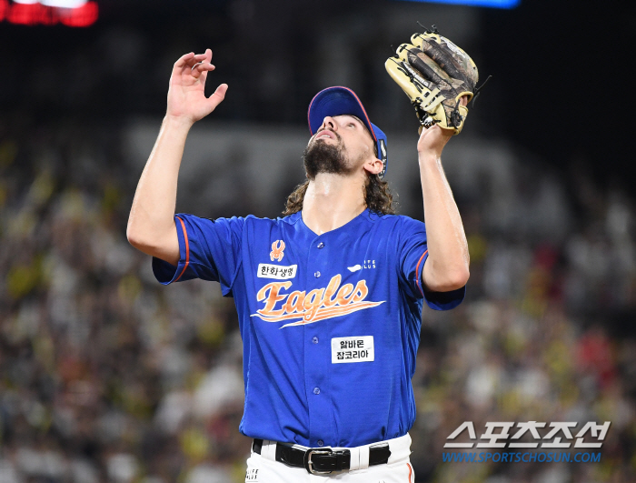 'KKKKKKK7 innings no hit' Daejeon Jesus' birth? Hanwha Weiss, who drew a standing ovation, pitched 7.2 innings