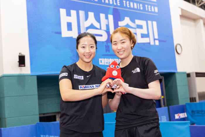 'Kkobuki' Shin Yu-bin's first pitch → Soyou & Jeon Yu-jin's congratulatory performance' 2024 Men's Volleyball Super Match Italy's squad enters Korea