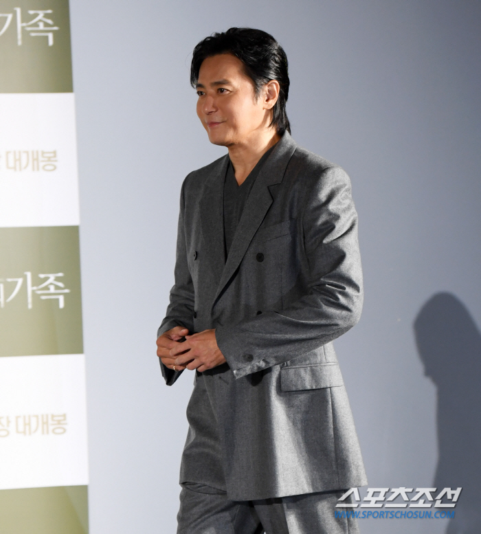  Jang Dong-gun 'It's been a long time since I went out on a screen'