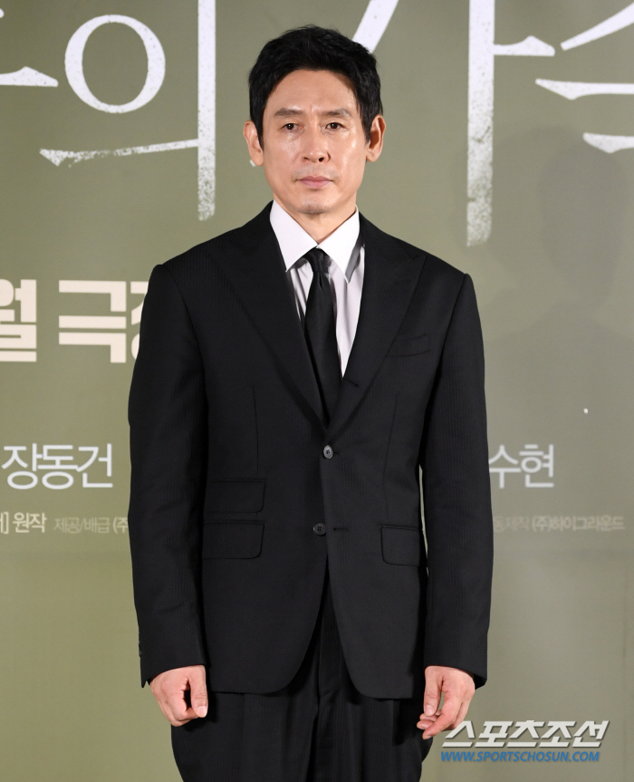'Bloody mouth action'Seol Kyung-gu → Jang Dong-gun 'Normal family'Taste of well-made suspense (Roundup)