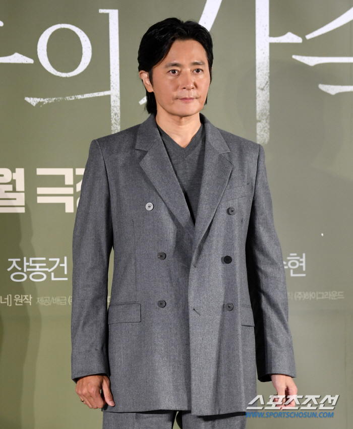 'Bloody mouth action'Seol Kyung-gu → Jang Dong-gun 'Normal family'Taste of well-made suspense (Roundup)