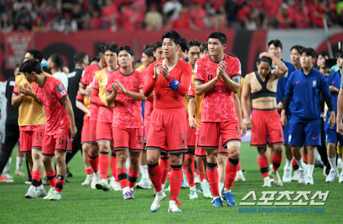 It wasn't just South Korea that suffered a shocking start. The result of the first round of each group in the third qualifying round continues