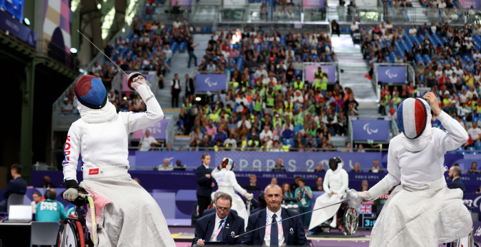 'Finix Prosecutor'Kwon Hyo-kyung made it to the final round of wheelchair fencing epee. It's the first time in 36 years