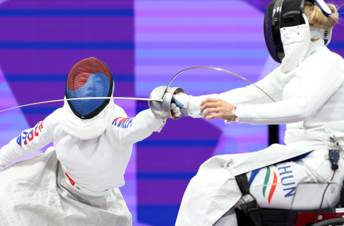 'Finix Prosecutor'Kwon Hyo-kyung made it to the final round of wheelchair fencing epee. It's the first time in 36 years