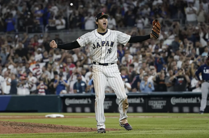 Six months after a hot hug, Trout wasn't there 