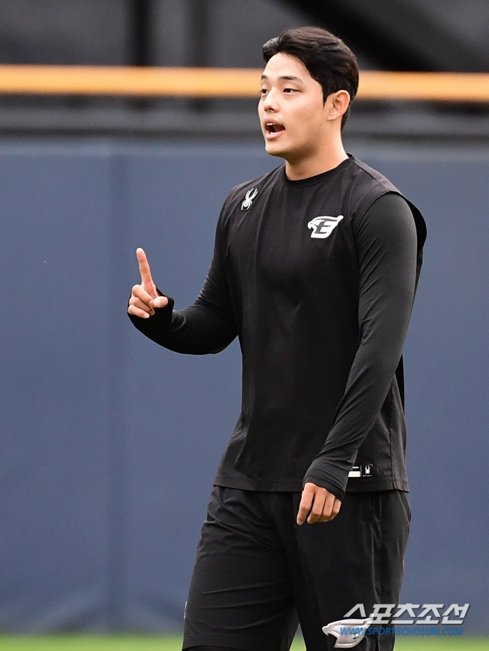 Did it work?'Sang MOON Dong-ju, a veteran coach who trusted a young pitcher, the reason for the second half of Young-gun's half-term reversal