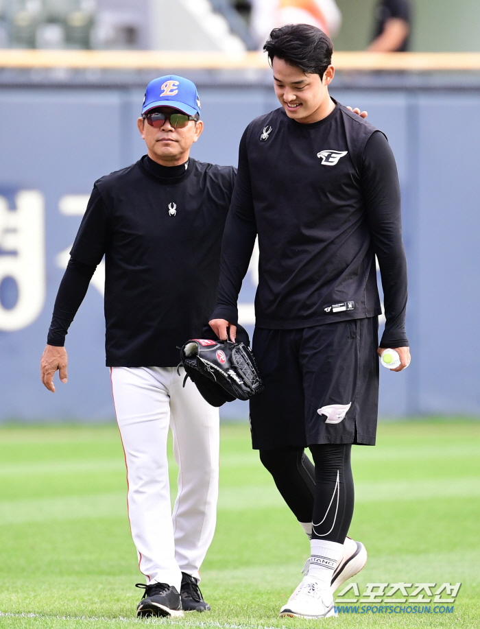 Did it work?'Sang MOON Dong-ju, a veteran coach who trusted a young pitcher, the reason for the second half of Young-gun's half-term reversal