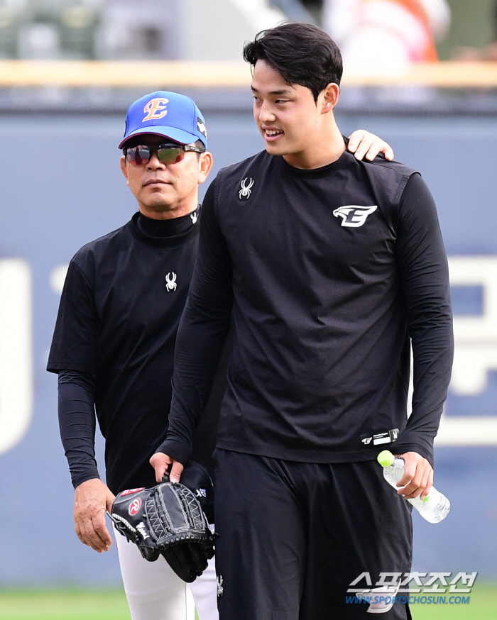 Did it work?'Sang MOON Dong-ju, a veteran coach who trusted a young pitcher, the reason for the second half of Young-gun's half-term reversal