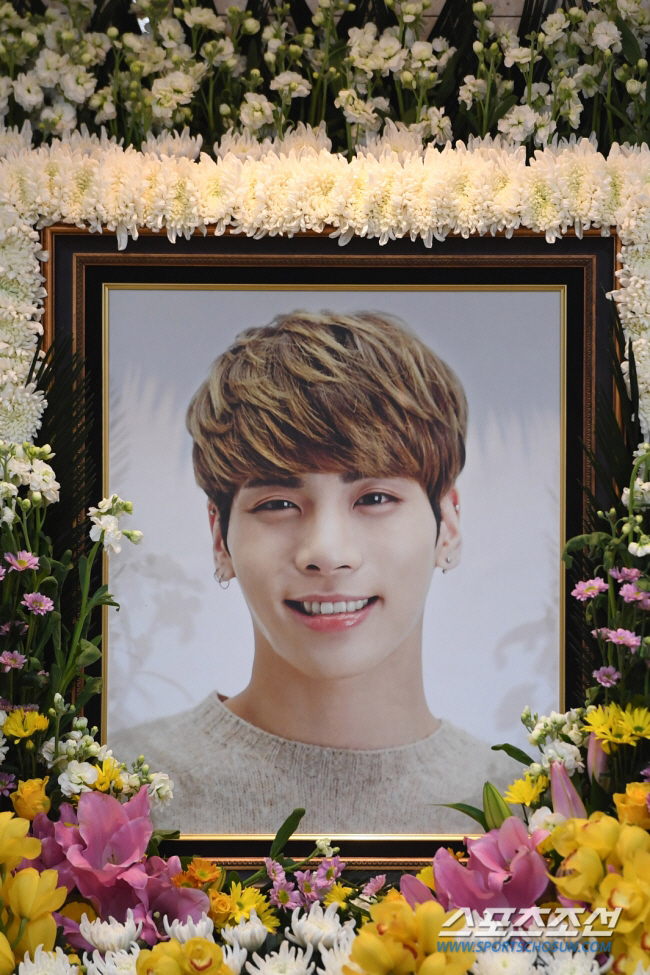 The late Jonghyun sister 'The time I spent hiding...'Now I want to overcome it together.'