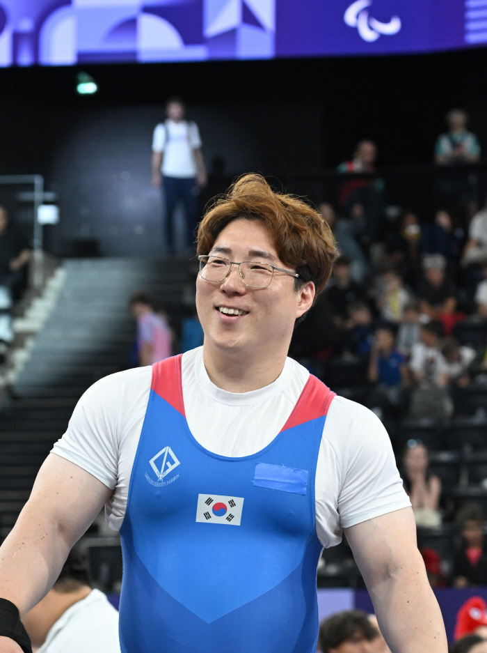  'My choice is not wrong' Kim Kyu-ho, who jumped out of the bank, came in fourth in weightlifting at the Paralympics. I lifted the 'dream' up