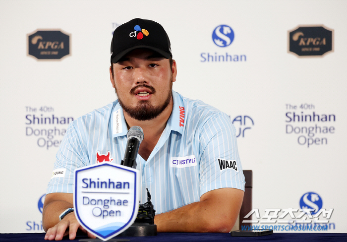 'Putgam and shot tempo are all alive.' Jung Chan-min, who is two strokes ahead of the leader by reducing 9 strokes, tries to win the season's first championship 