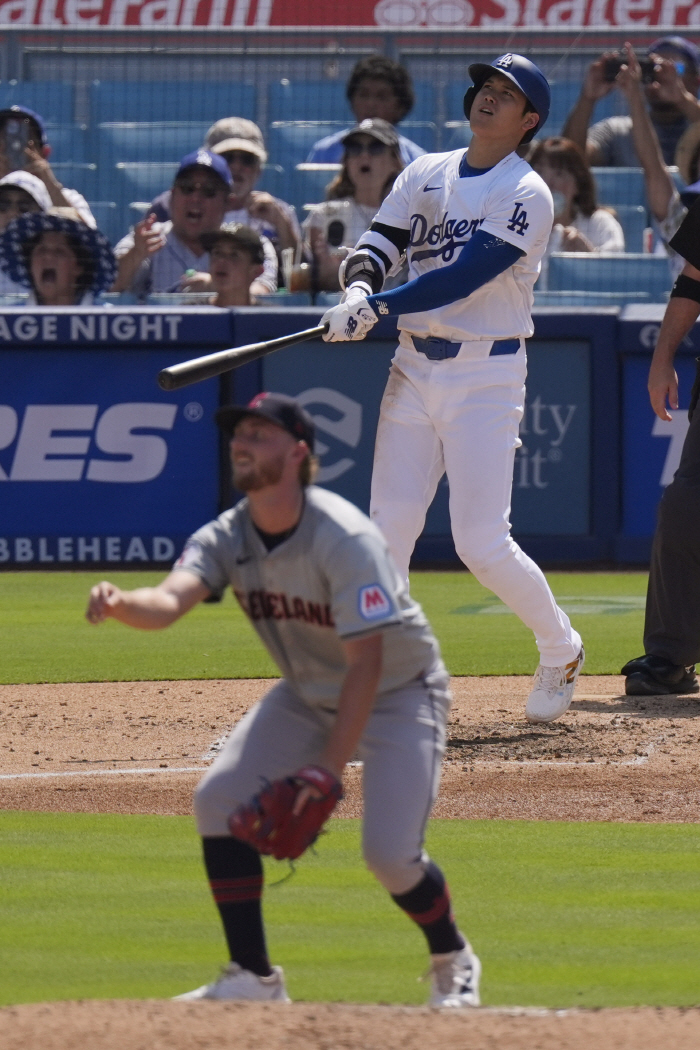 '50-50' I see it over there, Otani 46th large artillery formation -4 each approach, RBI-Hantado career high double slope...LAD 4-0 CLE