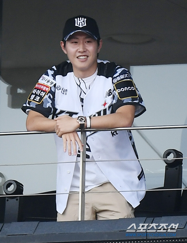 Following Lee Kang-in and Lee Na-eun 'Doosan House' Rumor of dating Park Sang-hyo..Paris → Ballpark date captured