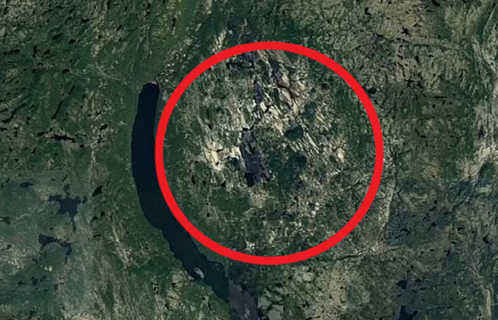 Found while looking for a camping site on Google Maps 'Hug', 'Surprised'