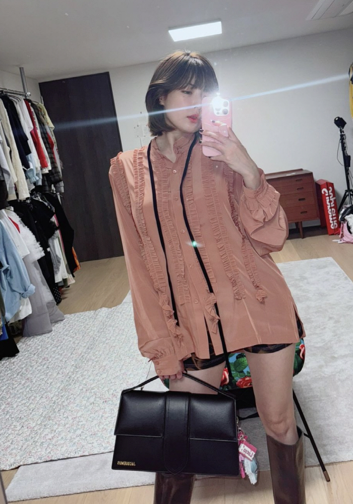 Hyun-ah '♥Yong Jun-hyung' and the newlywed house..Mirror selfie in the dress room