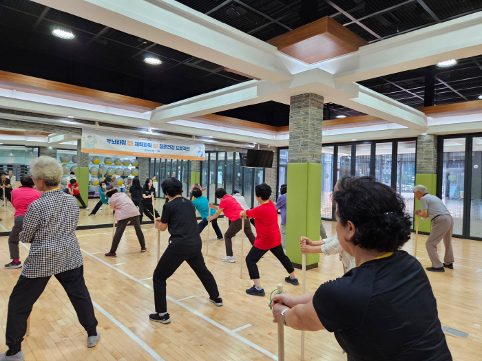 The Korea Sports Promotion Foundation operates an integrated dementia prevention management program for the first time in the country in collaboration with Songpa-gu