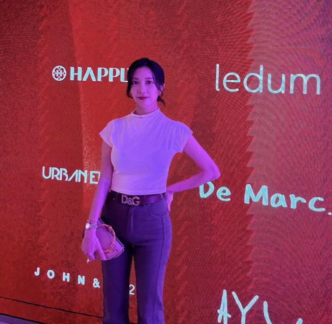 ''Lee Ji-hoon ♥' Ayane, a skinny jeans fit from before giving birth''Crying at the Kids Model'