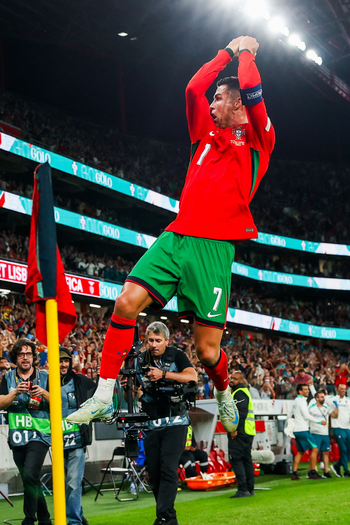 'Relying on Ronaldo? Ronaldo's stormy praise for 901st 'Wow'