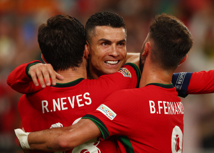 'Relying on Ronaldo? Ronaldo's stormy praise for 901st 'Wow'