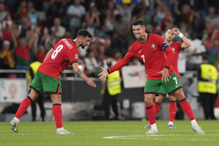 'Relying on Ronaldo? Ronaldo's stormy praise for 901st 'Wow'