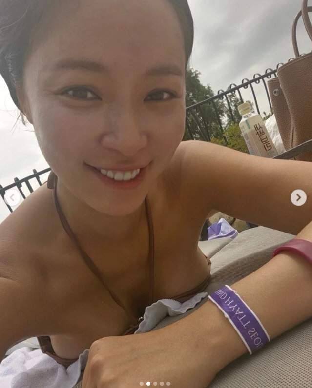  Are you serious? Hwang Jung-eum, a body dog with a twist in her dizzying skinny skin