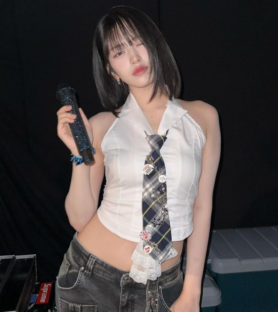  It's pretty and sexy? I.V. Ahn Yu-jin reveals her tight waistline