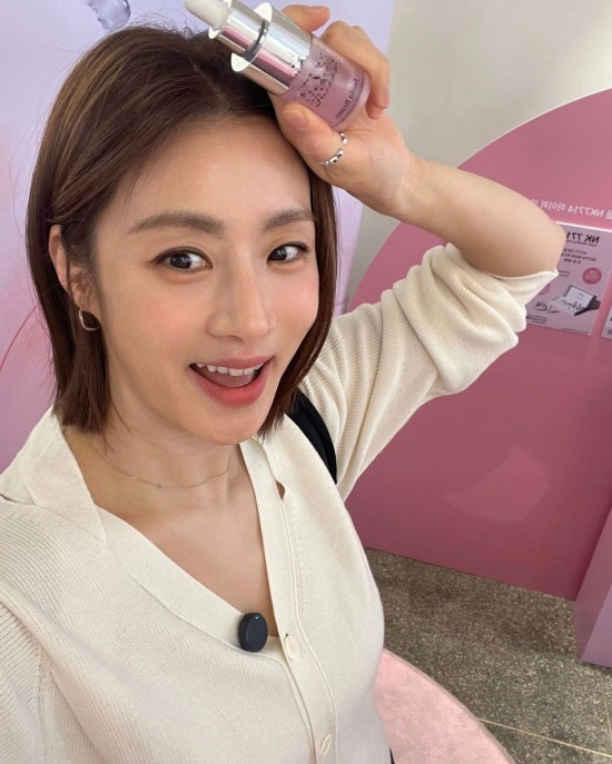  Kang So-ra, 'Mother of Two Daughters' A minor breakaway from busy parenting. 'I went to Sungsoo's outing.'