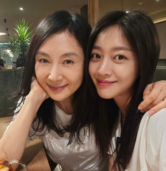  'Marry ordinary people ♥' Jo Bo-ah, Chashira and friendly two-shot 'Give me good news, thank you'