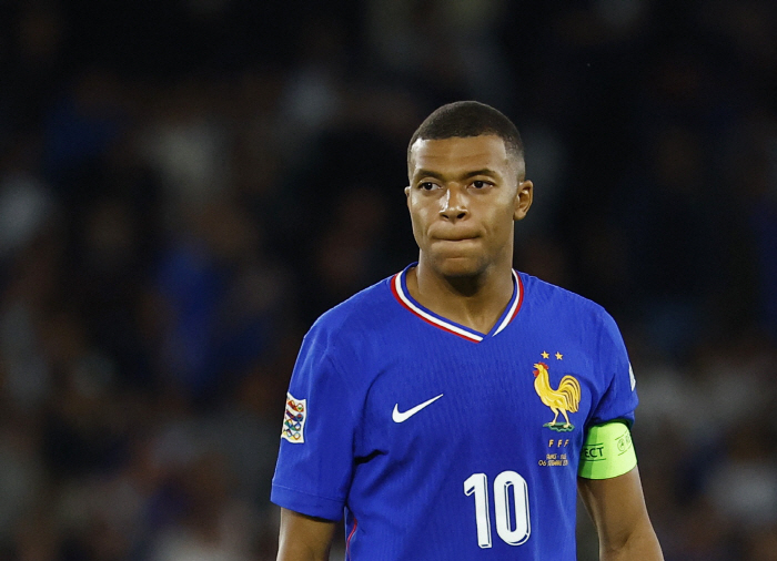 The top salary in Europe is 1.1 billion men a week...Mbappe can't even give out his business card