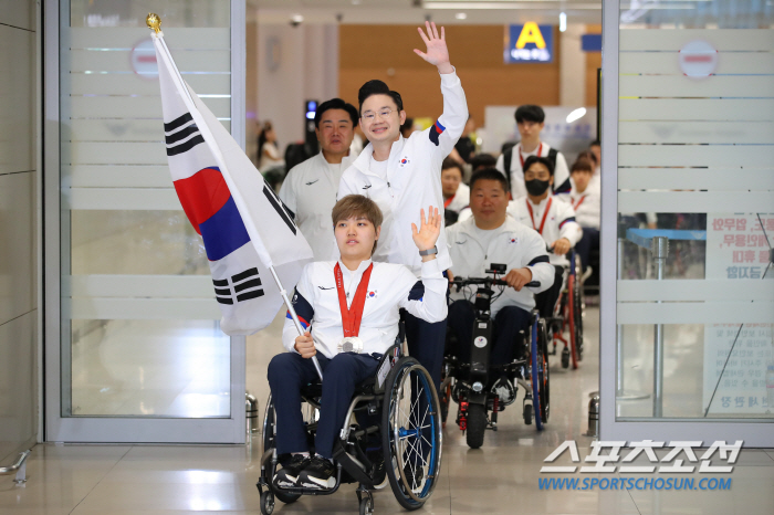 ''All the athletes in the team have 20 gold medals around their necks, and the gold will be returned to the country.' The Paris Paralympics disbandment ceremony 'Class'