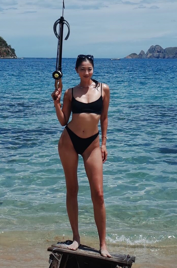 'How confident are you'43DolsingMom'Oh Yoon-ah, perfecting her bold bikini →'Surprise' on the golden pelvis'