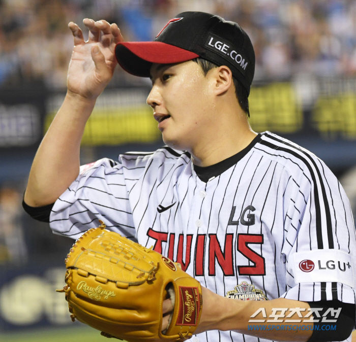 Lotte's autumn baseball has saved hope! 'Bokbung'Reyes extended 10th-inning final hit → 2-1 reversal to LG to escape three consecutive losses