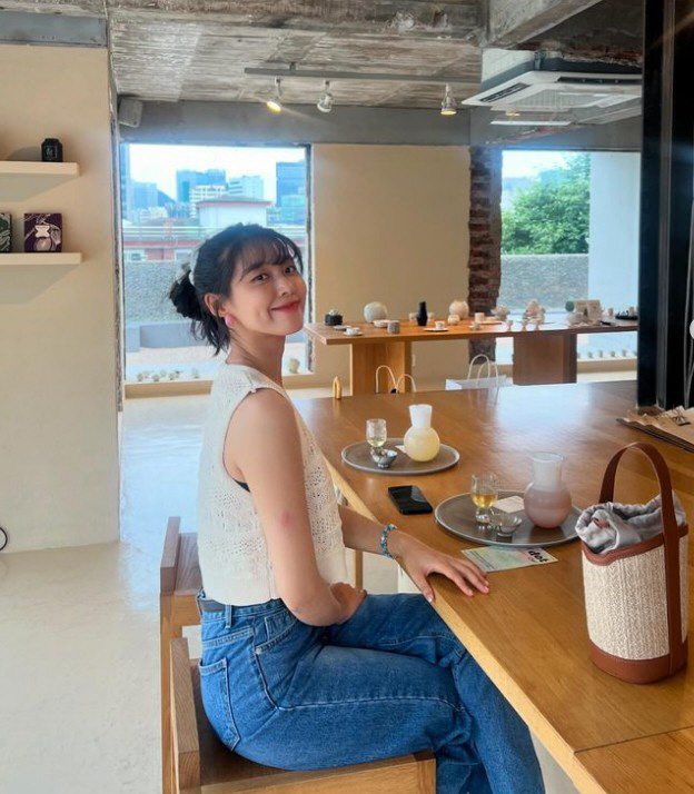 Seolhyun, a sleeveless shirt and aprons, and a 'pure sexiness' at the workshop