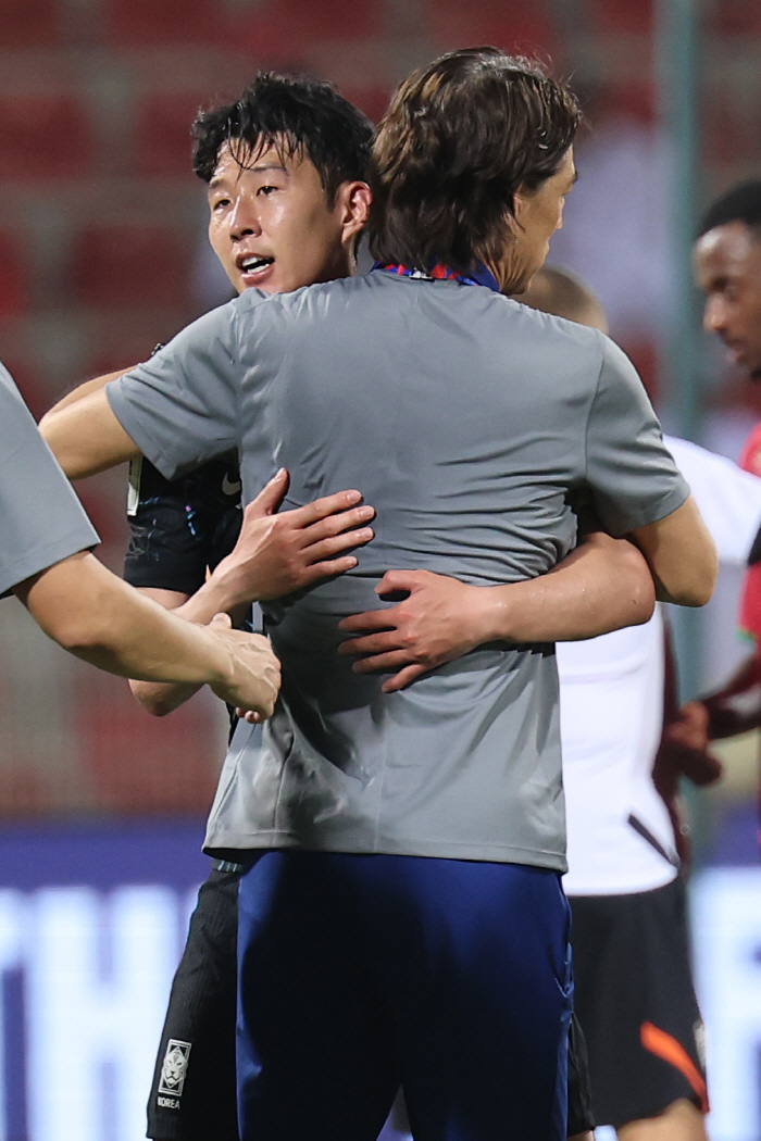 '1 goal, 2 assists'Dae Heung-min'The ground condition was so good...'I hope the home stadium will also be improved...' after winning the match against Oman