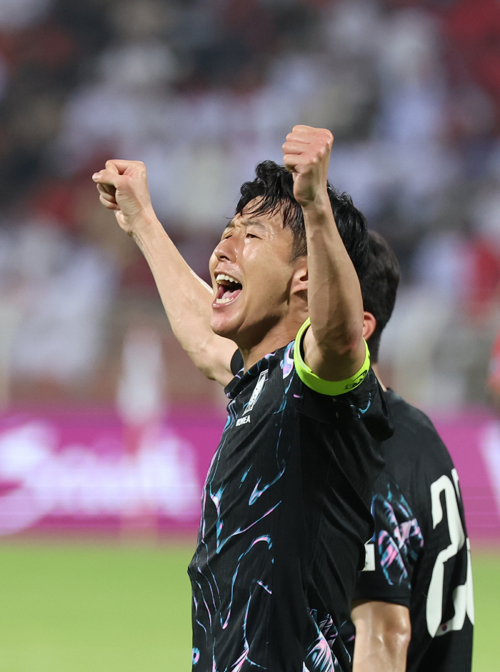 '1 goal, 2 assists'Dae Heung-min'The ground condition was so good...'I hope the home stadium will also be improved...' after winning the match against Oman