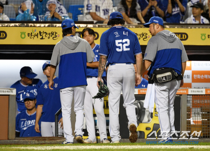 Connor was in the middle of a no-hitter, an emergency steel plate with one out in the fourth inning due to scapular pain 'Replace protective car, check physical condition'