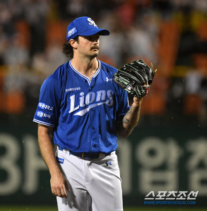 Connor was in the middle of a no-hitter, an emergency steel plate with one out in the fourth inning due to scapular pain 'Replace protective car, check physical condition'