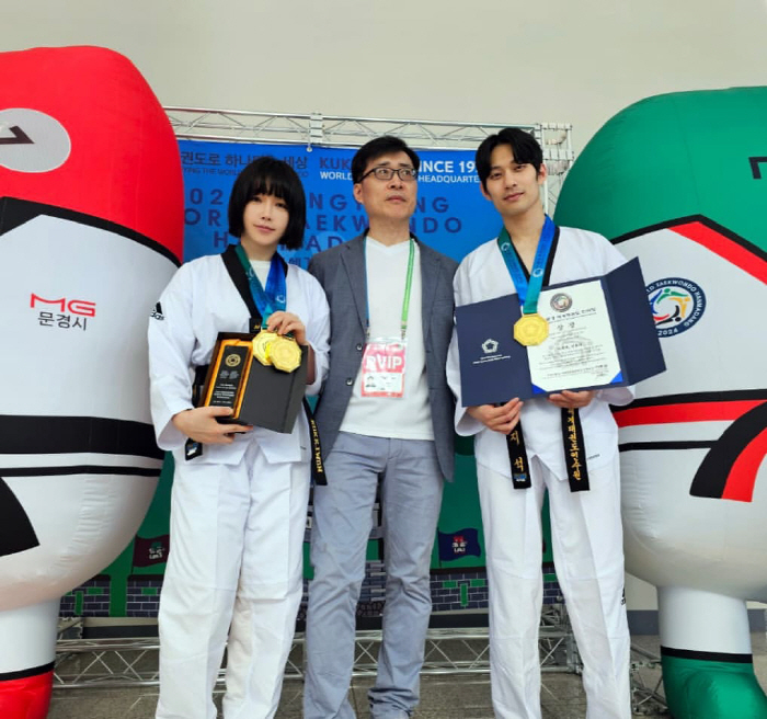 Lee Yu-ri makes her first appearance in a taekwondo competition and 'two gold medals'..There's nothing you can't do