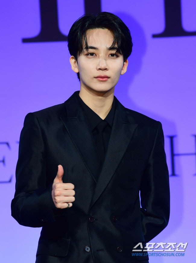  SEVENTEEN's Jeonghan will join the military on the 26th 'Please refrain from visiting alternative service workplaces' (Full Story)