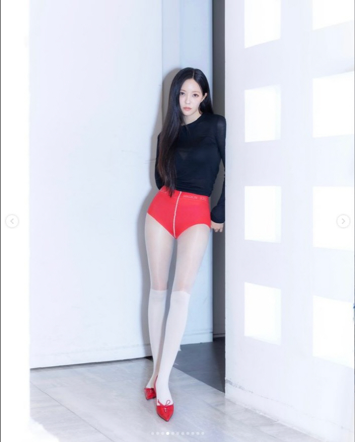 T-ara Hyo-min, unrealistic red taste with legs