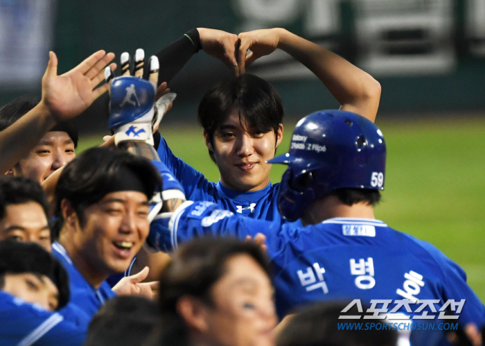 'Who sent a heart to Park Byung-ho?' Wontaein is so into home runs...Samsung's atmosphere is hot