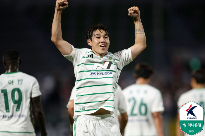 'Lee Seung-woo's Jeonbuk debut goal' had a substitution effect...Jeonbuk will revive, '3rd place'Suwon FC 6-0 down '10th place 4 games undefeated'