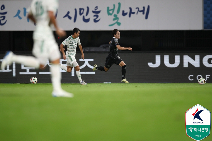 'Lee Seung-woo's Jeonbuk debut goal' had a substitution effect...Jeonbuk will revive, '3rd place'Suwon FC 6-0 down '10th place 4 games undefeated'