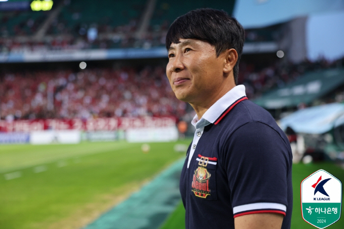 Sangam Lawn, which Son Heung-min lamented, seniors also 'Ingigong'→''You have to think carefully and work hard' ' Players will be annoyed too'