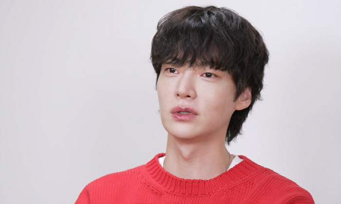 Ahn Jae-hyun, when I saw a picture of him as a child, when he said he looked like a 父, 'The mother hates it the most'('I'm alone')