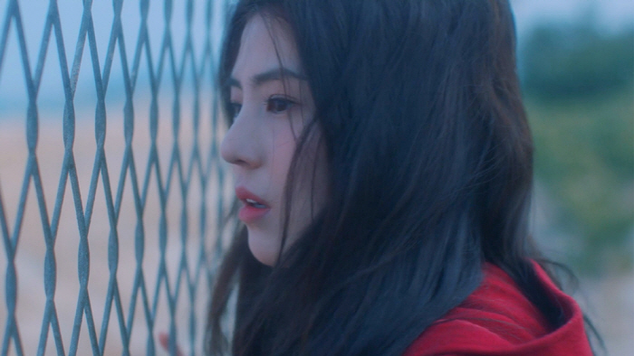 A female queer that Han So-hee rolls up, and chemistry explodes from still cuts..'Heavy snow' will be released in October 