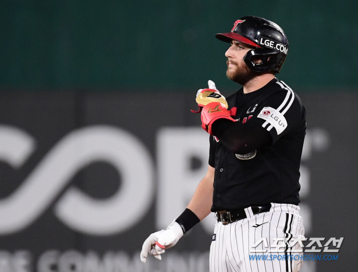 'Lee Seok-jeung' Choi Won-tae won 9 times, Hong Chang-ki 5 hits, Austin 2 RBIs, LG won 7 to 4. 'A disaster caused by excessive greed' Lotte's 5th round has moved away