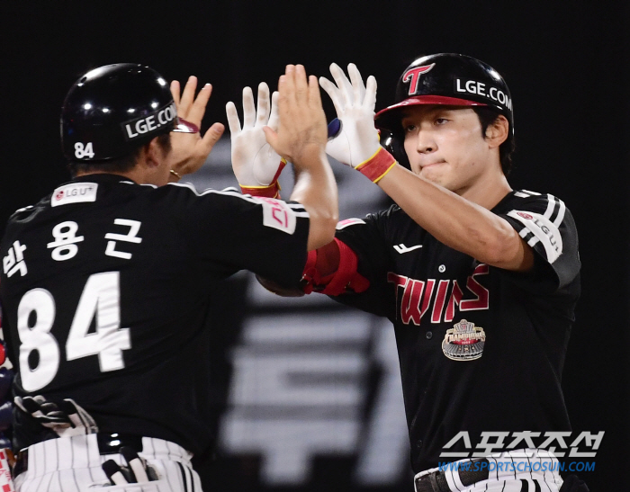 'Lee Seok-jeung' Choi Won-tae won 9 times, Hong Chang-ki 5 hits, Austin 2 RBIs, LG won 7 to 4. 'A disaster caused by excessive greed' Lotte's 5th round has moved away