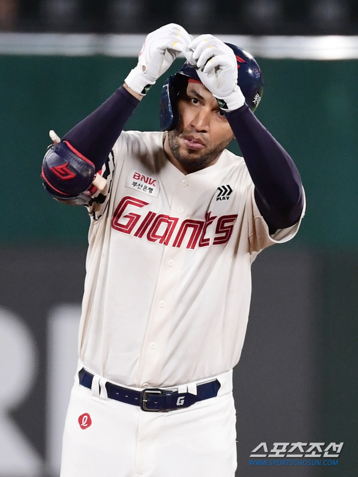 'Lee Seok-jeung' Choi Won-tae won 9 times, Hong Chang-ki 5 hits, Austin 2 RBIs, LG won 7 to 4. 'A disaster caused by excessive greed' Lotte's 5th round has moved away