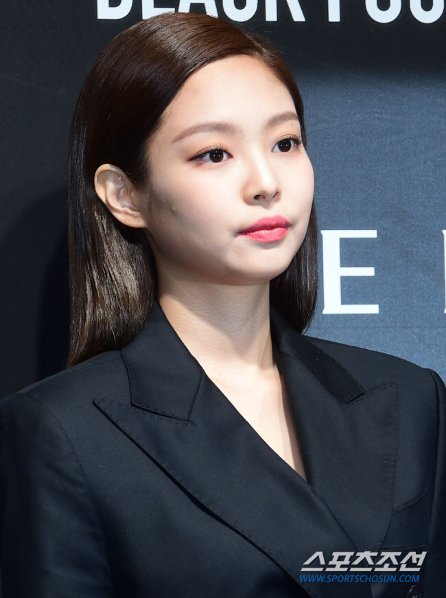 BLACKPINK’s Jennie Clarifies Fan Club Name Amid Controversy